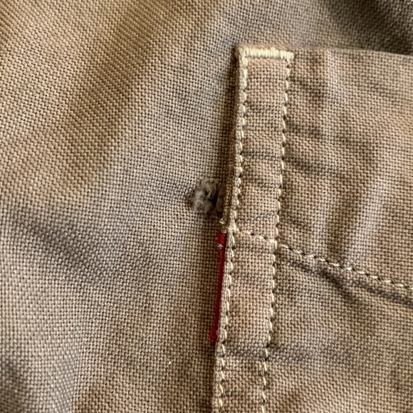 Levi - sleeveless shirt - small hole - Picture 6 of 6